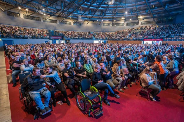2025 12 04 Sparkassen Arena Zwickau Ralf Schmitz inspires with Schmitz inventions in the sold-out Sparkassen Arena Zwickau