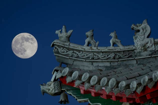 SHENYANG, CHINA - DECEMBER 04: A full moon lights up the night sky on December 4, 2025 in Shenyang, Liaoning Province of China. This year s second-largest full moon to the eyes of lunar observers will appear on the morning of December 5, but the best viewing time falls on the evening of December 4.  Copyright: xVCGx 111607697185