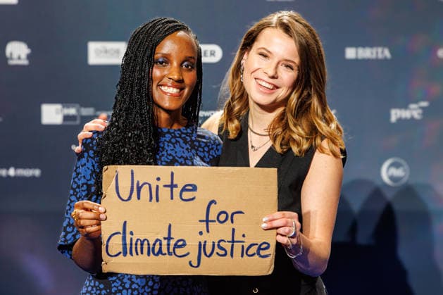 04.12.2025. Düsseldorf. Tag 1 am Rande der Verleihung 18. Deutscher Nachhaltigkeitspreis im Maritim Hotel. Hier (l-r): Vanessa Nakate (Aktivistin für Klimagerechtigkeit in Uganda, UNICEF-Botschafterin und Autorin) und Luisa Neubauer (Klimaaktivistin und Publizistin) Düsseldorf Maritim Hotel Nordrhein-Westfalen Deutschland *** 04 12 2025 Düsseldorf Day 1 on the fringes of the award ceremony 18 German Sustainability Award at the Maritim Hotel Here l r Vanessa Nakate activist for climate justice in Uganda, UNICEF ambassador and author and Luisa Neubauer climate activist and publicist Düsseldorf Maritim Hotel North Rhine-Westphalia Germany