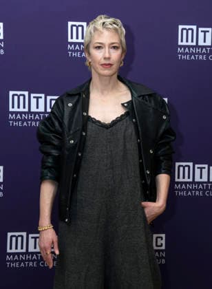 December 4, 2025, New York, Ny, United States: Carrie Coon attends the press event of the new production Bug . Held at Manhattan Theatre Club Studios in New York. Zuma Press December 4, 2025. New York United States - ZUMAp281 20251204_zea_p281_005 Copyright: xPhotoxImagexPressx
