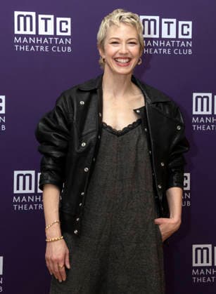 December 4, 2025, New York, Ny, United States: Carrie Coon attends the press event of the new production Bug . Held at Manhattan Theatre Club Studios in New York. Zuma Press December 4, 2025. New York United States - ZUMAp281 20251204_zea_p281_011 Copyright: xPhotoxImagexPressx