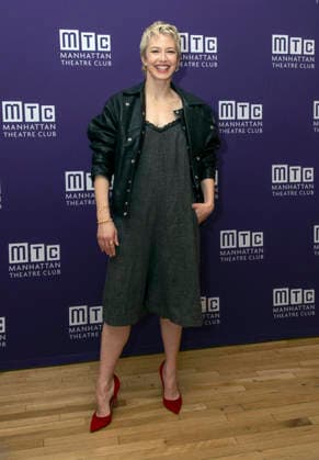 December 4, 2025, New York, Ny, United States: Carrie Coon attends the press event of the new production Bug . Held at Manhattan Theatre Club Studios in New York. Zuma Press December 4, 2025. New York United States - ZUMAp281 20251204_zea_p281_012 Copyright: xPhotoxImagexPressx