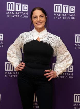 December 4, 2025, New York, Ny, United States: Jennifer Engstrom attends the press event of the new production Bug . Held at Manhattan Theatre Club Studios in New York. Zuma Press December 4, 2025. New York United States - ZUMAp281 20251204_zea_p281_017 Copyright: xPhotoxImagexPressx