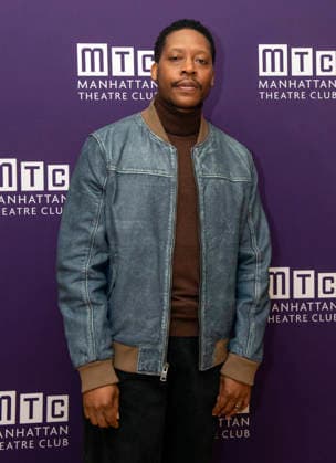 December 4, 2025, New York, Ny, United States: Namir Smallwood attends the press event of the new production Bug . Held at Manhattan Theatre Club Studios in New York. Zuma Press December 4, 2025. New York United States - ZUMAp281 20251204_zea_p281_027 Copyright: xPhotoxImagexPressx