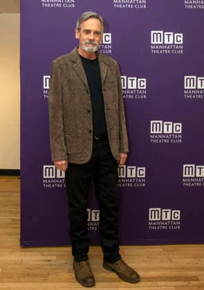 December 4, 2025, New York, Ny, United States: Randall Arney attends the press event of the new production Bug . Held at Manhattan Theatre Club Studios in New York. Zuma Press December 4, 2025. New York United States - ZUMAp281 20251204_zea_p281_033 Copyright: xPhotoxImagexPressx