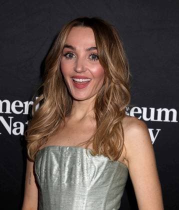 December 4, 2025, New York, New York, USA: SNL cast CHLOE FINEMAN seen during the red carpet arrivals for American Museum of Natural History Ã¢â‚¬ËœThe Museum GalaÃ¢â‚¬â ¢ 2025 held at AMNH. New York USA - ZUMAk03_ 20251204_zaf_k03_100 Copyright: xNancyxKaszermanx
