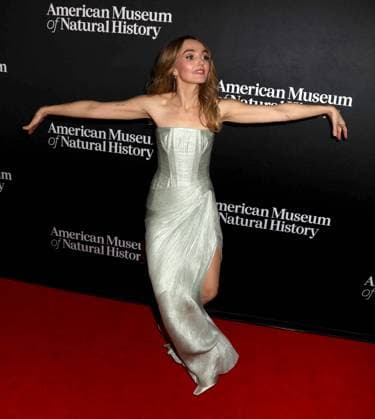 December 4, 2025, New York, New York, USA: SNL cast CHLOE FINEMAN seen during the red carpet arrivals for American Museum of Natural History Ã¢â‚¬ËœThe Museum GalaÃ¢â‚¬â ¢ 2025 held at AMNH. New York USA - ZUMAk03_ 20251204_zaf_k03_091 Copyright: xNancyxKaszermanx