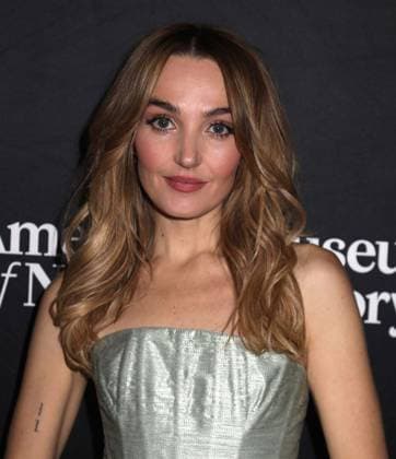 December 4, 2025, New York, New York, USA: SNL cast CHLOE FINEMAN seen during the red carpet arrivals for American Museum of Natural History Ã¢â‚¬ËœThe Museum GalaÃ¢â‚¬â ¢ 2025 held at AMNH. New York USA - ZUMAk03_ 20251204_zaf_k03_096 Copyright: xNancyxKaszermanx