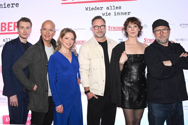 Laszlo Branko Breiding, Christoph Maria Herbst, Diana Staehly, Matthias Opdenhövel, Milena Dreißig and Bjarne Mädel at the fan premiere of the movie Stromberg Again everything as usual at the Cinedom Cologne, 04 12 2025 Foto:xC.xAdolph xFuturexImagex stromberg_koeln_5209