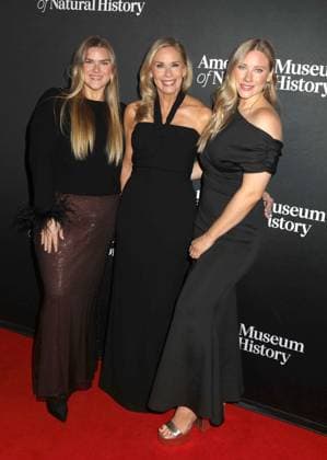 December 4, 2025, New York, New York, USA: Actor LEANNE MORGAN and DAUGHTERS seen during the red carpet arrivals for American Museum of Natural History Ã¢â‚¬ËœThe Museum GalaÃ¢â‚¬â ¢ 2025 held at AMNH. New York USA - ZUMAk03_ 20251204_zaf_k03_004 Copyright: xNancyxKaszermanx