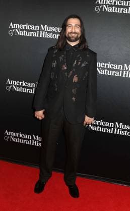 December 4, 2025, New York, New York, USA: Singer NOAH KAHAN seen during the red carpet arrivals for American Museum of Natural History Ã¢â‚¬ËœThe Museum GalaÃ¢â‚¬â ¢ 2025 held at AMNH. New York USA - ZUMAk03_ 20251204_zaf_k03_043 Copyright: xNancyxKaszermanx