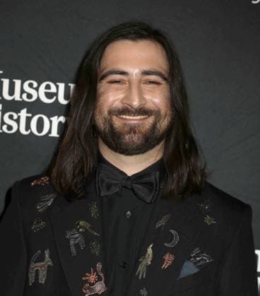 December 4, 2025, New York, New York, USA: Singer NOAH KAHAN seen during the red carpet arrivals for American Museum of Natural History Ã¢â‚¬ËœThe Museum GalaÃ¢â‚¬â ¢ 2025 held at AMNH. New York USA - ZUMAk03_ 20251204_zaf_k03_047 Copyright: xNancyxKaszermanx