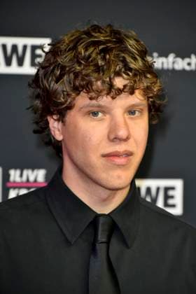 ABBbielefeld Zartmann Saenger as a guest on the red carpet at the WDR Music Award 1 Live Krone in the Lokschuppen Bielefeld on 04 12 2025 NRW Germany