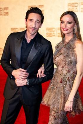 Red Sea Film Festival Opening Ceremony - Jeddah Adrien Brody and Georgina Chapman walk the red carpet as they arrive to the opening ceremony of the 5th edition of the Red Sea Film Festival in Jeddah, Saudi Arabia, on December 4, 2025. Photo by Balkis Press ABACAPRESS.COM Jeddah Saudi Arabia  Copyright: xBalkisxPress ABACAx
