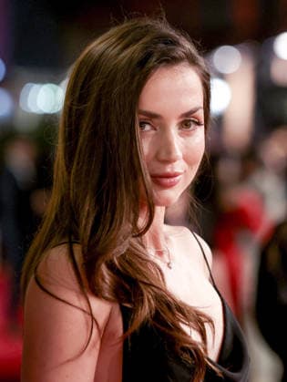 Red Sea Film Festival Opening Ceremony - Jeddah Ana De Armas poses on the red carpet during the opening ceremony of the 5th edition of the Red Sea Film Festival in Jeddah, Saudi Arabia, on December 4, 2025. Photo by Balkis Press ABACAPRESS.COM Jeddah Saudi Arabia  Copyright: xBalkisxPress ABACAx