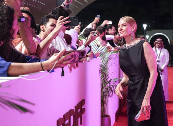 Red Sea Film Festival Opening Ceremony - Jeddah Uma Thurman poses on the red carpet during the opening ceremony of the 5th edition of the Red Sea Film Festival in Jeddah, Saudi Arabia, on December 4, 2025. Photo by Balkis Press ABACAPRESS.COM Jeddah Saudi Arabia  Copyright: xBalkisxPress ABACAx