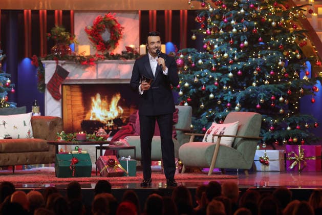 Die große Weihnachtsshow 2025 Moderator Giovanni Zarrella Die große Weihnachtsshow präsentiert von Giovanni Zarrella ZDF Live Sendung vom 04 12 2025 in der Baden Arena Offenburg Offenburg, Baden Württemberg, Germany