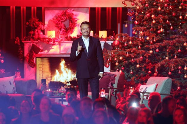 Die große Weihnachtsshow 2025 Moderator Giovanni Zarrella Die große Weihnachtsshow präsentiert von Giovanni Zarrella ZDF Live Sendung vom 04 12 2025 in der Baden Arena Offenburg Offenburg, Baden Württemberg, Germany