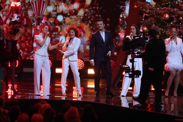 The Great Christmas Show 2025 Presenter Giovanni Zarrella with the No Angels The Great Christmas Show presented by Giovanni Zarrella ZDF Live broadcast from 04 12 2025 in the Baden Arena Offenburg Offenburg, Baden Württemberg, Germany