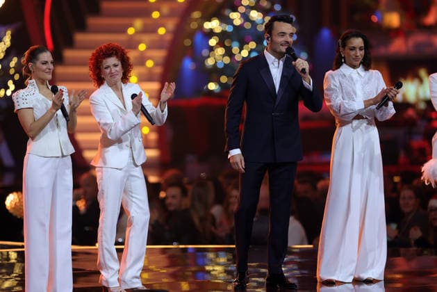 The Great Christmas Show 2025 Presenter Giovanni Zarrella with the No Angels The Great Christmas Show presented by Giovanni Zarrella ZDF Live broadcast from 04 12 2025 in the Baden Arena Offenburg Offenburg, Baden Württemberg, Germany