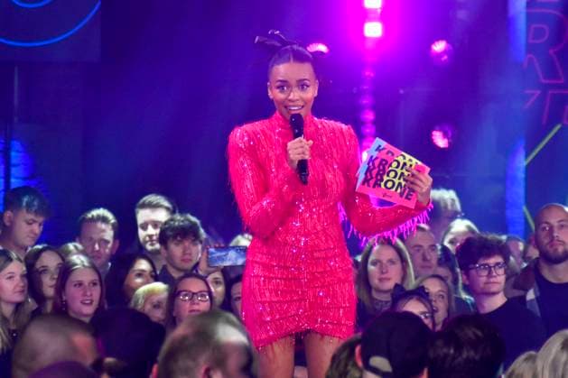 ABBbielefeld Aminata Belli presenter on the Behne show at the WDR Musikpreis 1 Live Krone award ceremony in the Lokschuppen Bielefeld on 04 12 2025 NRW Germany
