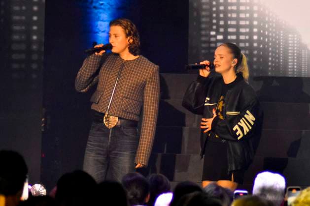 ABBbielefeld Paula Hartmann, Berq Saenger on the show Behne at the award ceremony of the WDR Music Prize 1 Live Krone in the Lokschuppen Bielefeld on 04 12 2025 NRW Germany