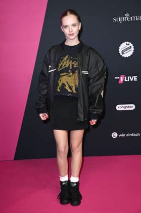 Paula Hartmann at the 26 award ceremony of the 1Live Krone 2025 in the Lokschuppen Bielefeld, 04 12 2025 geislerfp_krone2025_5793