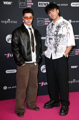 Bennett and guest at the 26 award ceremony of the 1Live Krone 2025 in the Lokschuppen Bielefeld, 04 12 2025 geislerfp_krone2025_5853