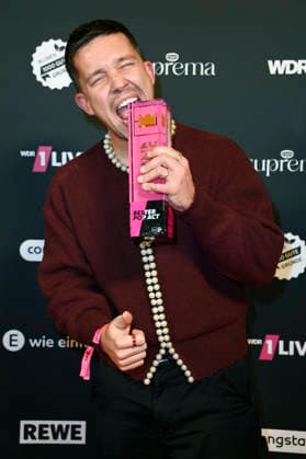 Nico Santos at the 26 award ceremony of the 1Live Krone 2025 in the Lokschuppen Bielefeld, 04 12 2025 geislerfp_krone2025_6130