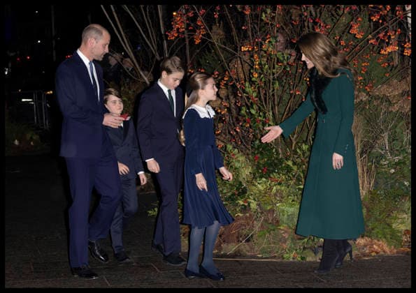. 05 12 2025. London, United Kingdom. Kate Middleton, the Princess of Wales, greets Prince William, Prince George, Princess Charlotte and Prince Louis at the entrance to Westminster Abbey in London for the start of the Together at Christmas carol service.  xStephenxLockx xi-Imagesx IIM-26438-0014