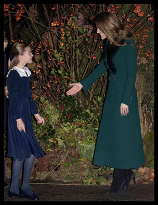 . 05 12 2025. London, United Kingdom. Kate Middleton, the Princess of Wales, greets Princess Charlotte at the entrance to Westminster Abbey in London for the start of the Together at Christmas carol service.  xStephenxLockx xi-Imagesx IIM-26438-0018
