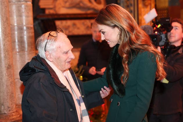 Members Of The Royal Family Attend The Together At Christmas Carol Service LONDON, ENGLAND - DECEMBER 05: Catherine, Princess of Wales speaks with guests at the Together At Christmas Carol Service at Westminster Abbey on December 05, 2025 in London, England. Led by The Princess and supported by The Royal Foundation, the annual event offered a chance to pause and reflect on the values of love, compassion, and the connections we share. The service also highlighted remarkable individuals from across the UK who have demonstrated extraordinary kindness, empathy, and support within their communities., Credit:Chris Jackson Avalon United Kingdom, England, London, Westminster Abbey Copyright: xChrisxJacksonx xAvalonx 1056773201