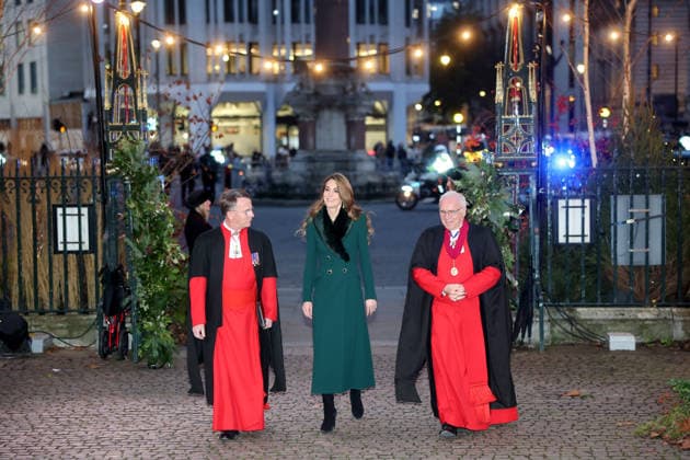 Members Of The Royal Family Attend The Together At Christmas Carol Service LONDON, ENGLAND - DECEMBER 05: Paul Baumann CBE LVO, Catherine, Princess of Wales and Dean of Westminster, the Very Reverend Dr David Hoyle attend the Together At Christmas Carol Service at Westminster Abbey on December 05, 2025 in London, England. Led by The Princess and supported by The Royal Foundation, the annual event offered a chance to pause and reflect on the values of love, compassion, and the connections we share. The service also highlighted remarkable individuals from across the UK who have demonstrated extraordinary kindness, empathy, and support within their communities., Credit:Chris Jackson Avalon United Kingdom, England, London, Westminster Ab Copyright: xChrisxJacksonx xAvalonx 1056773284