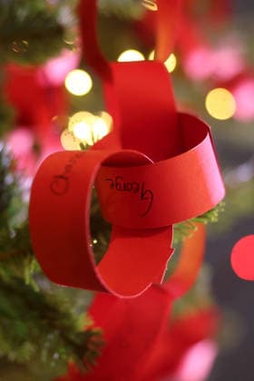 Members Of The Royal Family Attend The Together At Christmas Carol Service LONDON, ENGLAND - DECEMBER 05: A paper chain garland signed by Prince George of Wales on a Christmas tree at the Together At Christmas Carol Service at Westminster Abbey on December 05, 2025 in London, England. Led by The Princess and supported by The Royal Foundation, the annual event offered a chance to pause and reflect on the values of love, compassion, and the connections we share. The service also highlighted remarkable individuals from across the UK who have demonstrated extraordinary kindness, empathy, and support within their communities., Credit:Chris Jackson Avalon United Kingdom, England, London, Westminster Abbey Copyright: xChrisxJacksonx xAvalonx 1056773308