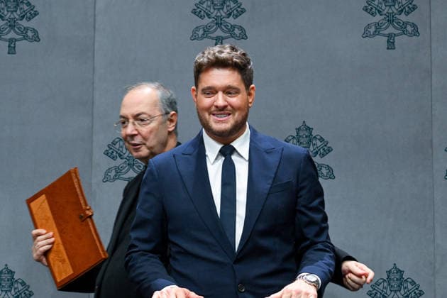 ITALY - PRESS CONFERENCE IN OCCASIONE DELLA PRESENTAZIONE DEL CONCERTO PER I POVERI AT THE VATICAN - 2025 12 5 Italy, Rome, Vatican, 2025 12 5.Michael Steven Bublé (R) and Don Marco Frisina (L) during a Press conference for the Concert with the Poor. at the Vatican. Pictured are da sinista Don marco Frisina ,Serena Autieri, Michael Steven Bublé and Gualtiero Ventura EDITORIAL USE ONLY - NO BOOKS Copyright: xALESSIAxGIULIANIx