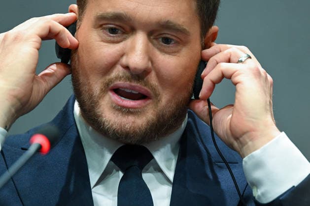 ITALY - PRESS CONFERENCE IN OCCASIONE DELLA PRESENTAZIONE DEL CONCERTO PER I POVERI AT THE VATICAN - 2025 12 5 Italy, Rome, Vatican, 2025 12 5.Michael Steven Bublé during a Press conference for the Concert with the Poor. at the Vatican. Pictured are da sinista Don marco Frisina ,Serena Autieri, Michael Steven Bublé and Gualtiero Ventura EDITORIAL USE ONLY - NO BOOKS Copyright: xALESSIAxGIULIANIx
