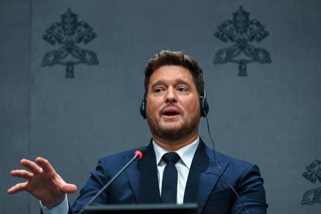 ITALY - PRESS CONFERENCE IN OCCASIONE DELLA PRESENTAZIONE DEL CONCERTO PER I POVERI AT THE VATICAN - 2025 12 5 Italy, Rome, Vatican, 2025 12 5.Michael Steven Bublé during a Press conference for the Concert with the Poor. at the Vatican. Pictured are da sinista Don marco Frisina ,Serena Autieri, Michael Steven Bublé and Gualtiero Ventura EDITORIAL USE ONLY - NO BOOKS Copyright: xALESSIAxGIULIANIx