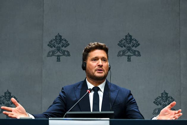 ITALY - PRESS CONFERENCE IN OCCASIONE DELLA PRESENTAZIONE DEL CONCERTO PER I POVERI AT THE VATICAN - 2025 12 5 Italy, Rome, Vatican, 2025 12 5.Michael Steven Bublé during a Press conference for the Concert with the Poor. at the Vatican. Pictured are da sinista Don marco Frisina ,Serena Autieri, Michael Steven Bublé and Gualtiero Ventura EDITORIAL USE ONLY - NO BOOKS Copyright: xALESSIAxGIULIANIx