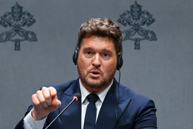 ITALY - PRESS CONFERENCE IN OCCASIONE DELLA PRESENTAZIONE DEL CONCERTO PER I POVERI AT THE VATICAN - 2025 12 5 Italy, Rome, Vatican, 2025 12 5.Michael Steven Bublé during a Press conference for the Concert with the Poor. at the Vatican. Pictured are da sinista Don marco Frisina ,Serena Autieri, Michael Steven Bublé and Gualtiero Ventura EDITORIAL USE ONLY - NO BOOKS Copyright: xALESSIAxGIULIANIx