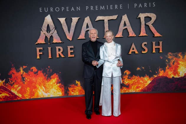 « Avatar: Fire And Ash » European Premiere - Paris James Cameron and Suzy Amis Cameron attends the Avatar: Fire And Ash European Premiere on December 05, 2025 in Boulogne-Billancourt, near Paris, France. Photo by Eliot Blondet ABACAPRES.COM Paris France France  Copyright: xBlondetxEliot ABACAx