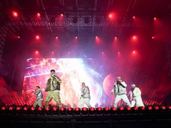 04 12 2025, Schladming, AUT, On the road in Styria, Ski Opening 2025, concert, in the picture Backstreet Boys, feature, overview, Planai Stadium, feature, fan, concert,