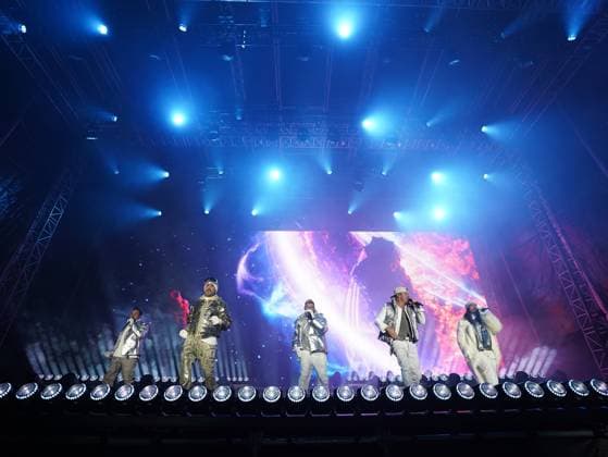 04 12 2025, Schladming, AUT, On the road in Styria, Ski Opening 2025, concert, in the picture Backstreet Boys, feature, overview, Planai Stadium, feature, fan, concert,