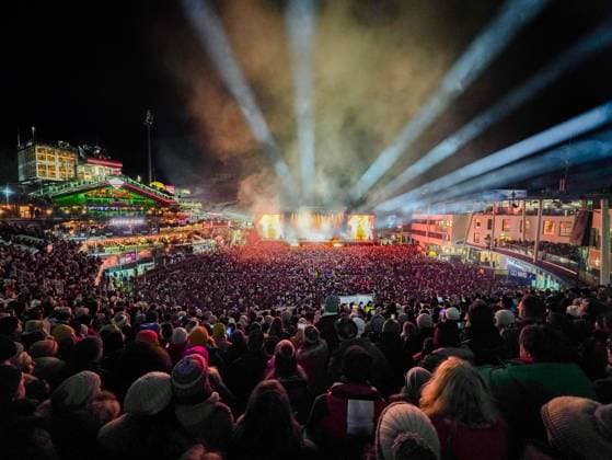 04 12 2025, Schladming, AUT, On the road in Styria, Ski Opening 2025, concert, in the picture Backstreet Boys, feature, overview, Planai Stadium, feature, fan, concert,
