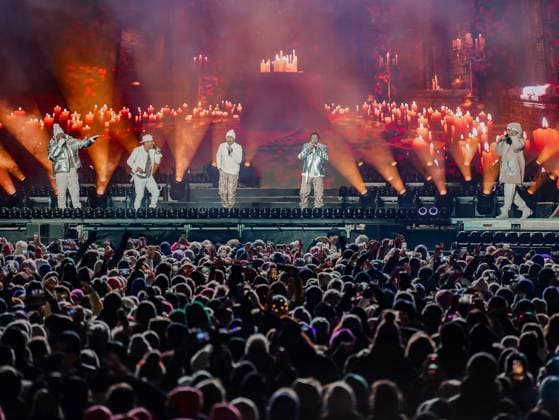 04 12 2025, Schladming, AUT, On the road in Styria, Ski Opening 2025, concert, in the picture Backstreet Boys, feature, overview, Planai Stadium, feature, fan, concert,