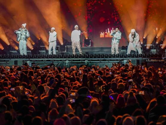 04 12 2025, Schladming, AUT, On the road in Styria, Ski Opening 2025, concert, in the picture Backstreet Boys, feature, overview, Planai Stadium, feature, fan, concert,