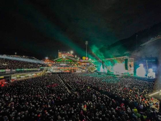 04 12 2025, Schladming, AUT, On the road in Styria, Ski Opening 2025, concert, in the picture Backstreet Boys, feature, overview, Planai Stadium, feature, fan, concert,