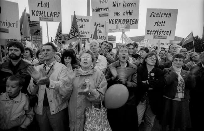 DGB Demo Deutschland, Berlin, 02.10.1992, DGB-Demo auf dem Alexanderplatz, Premnitz muß leben, Â *** DGB Demo Germany, Berlin, 02 10 1992, DGB Demo on Alexanderplatz, Premnitz must live, Â