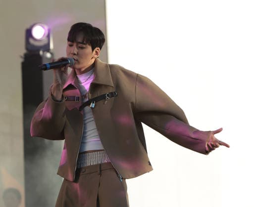 iHeartRadio 102.7 KIIS FM s Jingle Ball 2025 - Pre-Show Village Kevin Woo from KPop Demon Hunters (the singing voice for the character Mystery Saja) performs at iHeartRadio 102.7 KIIS FM s Jingle Ball 2025 Presented by Capital One - Pre-Show at Intuit Dome on December 05, 2025 in Los Angeles, California. Inglewood INTUIT DOME California USA Copyright: xCraSH imageSPACEx