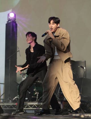 iHeartRadio 102.7 KIIS FM s Jingle Ball 2025 - Pre-Show Village Kevin Woo from KPop Demon Hunters (the singing voice for the character Mystery Saja) performs at iHeartRadio 102.7 KIIS FM s Jingle Ball 2025 Presented by Capital One - Pre-Show at Intuit Dome on December 05, 2025 in Los Angeles, California. Inglewood INTUIT DOME California USA Copyright: xCraSH imageSPACEx