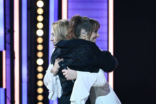 The Telethon show in Paris FA French singers Zaz and Santa hug during the Telethon show on France Television in Paris on December 5, 2025. Photo by Firas Abdullah ABACAPRESS.COM Paris Ile-de-France France  Copyright: xAbdullahxFiras ABACAx